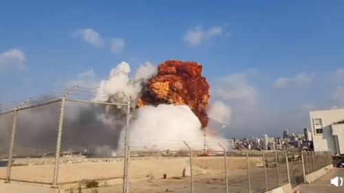 军方疑自毁发射台引发巨大爆炸